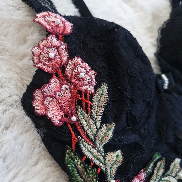 Vintage Gold Victoria Secret Dark Floral Embroidered Roses Lace Pearl Bodysuit - Picture 7 of 16